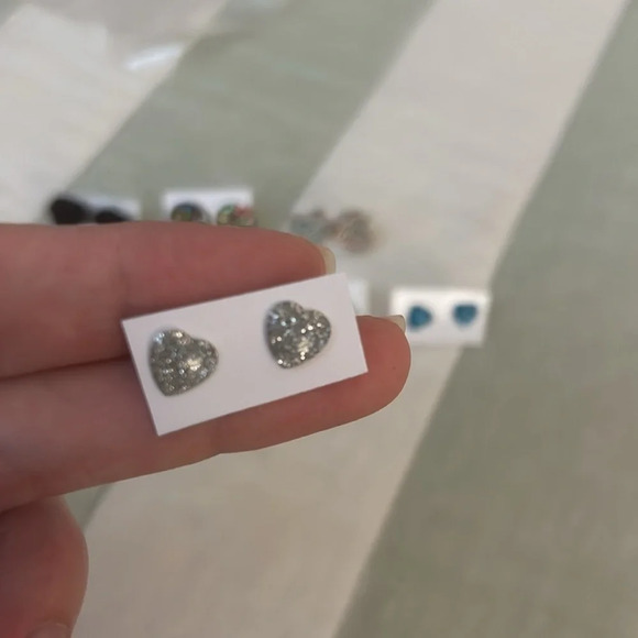 Set of assorted sparkly heart and flower earrings pierced studs - Picture 5 of 10